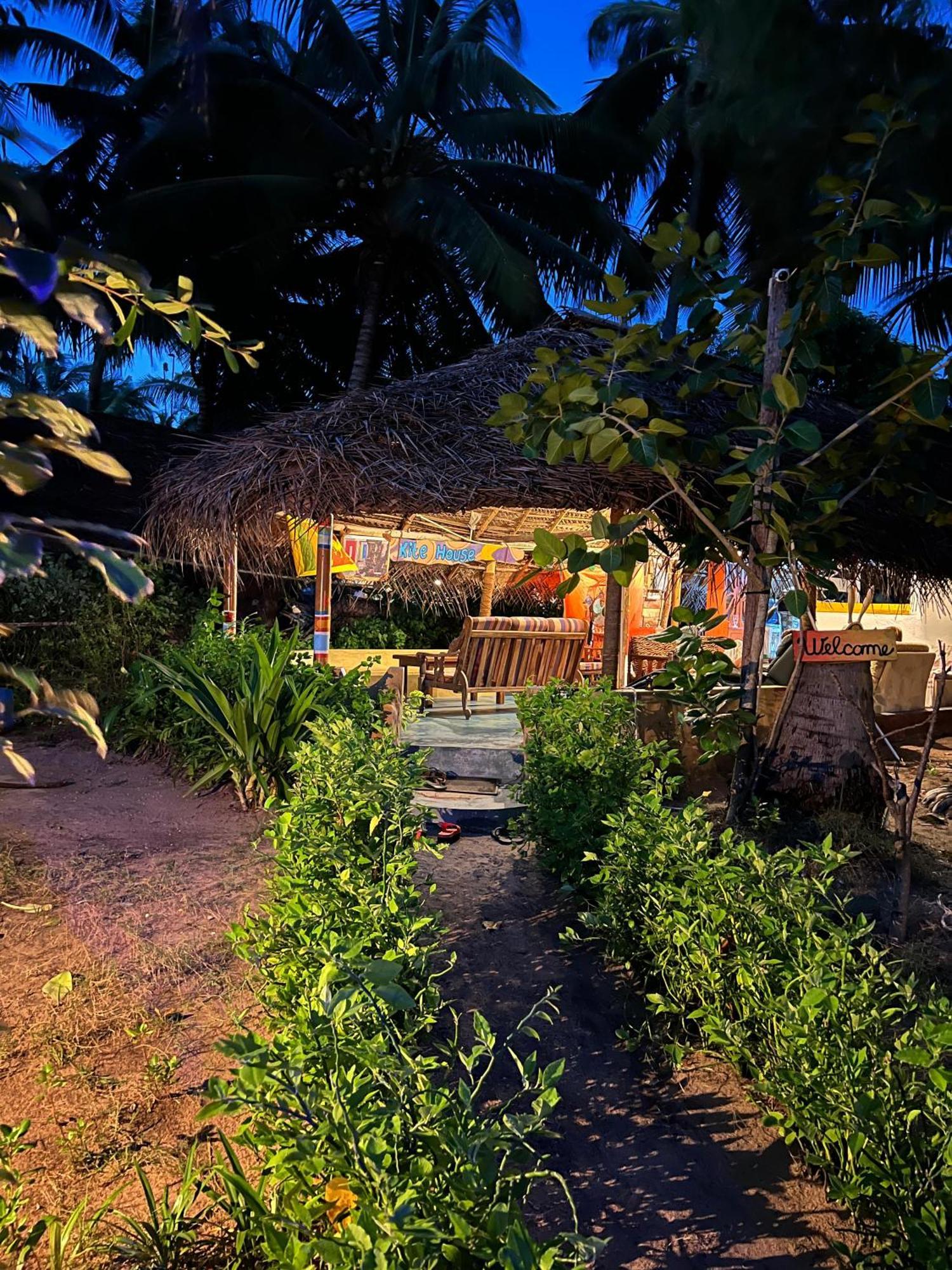 Kite House Cafe Bed & Breakfast Калпития Екстериор снимка